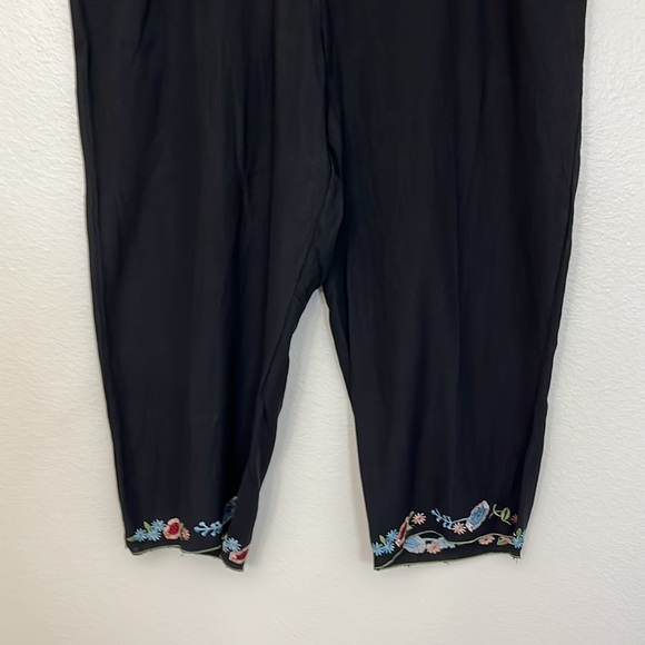 Mlle Gabrielle Womans Crop/capri Linen blend Black pants with embroidered hem 3X - Picture 3 of 16